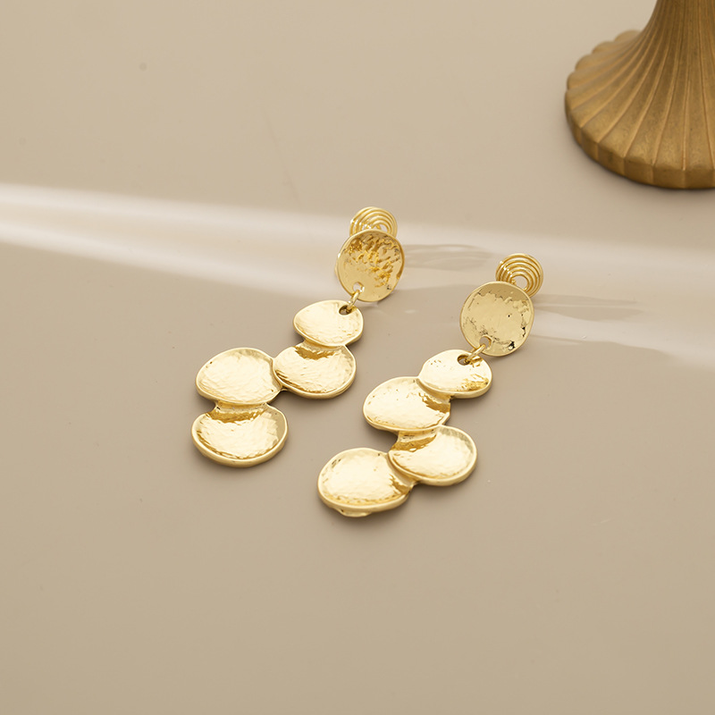 Retro Geometric Metallic Drop Earrings with Long Round Discs