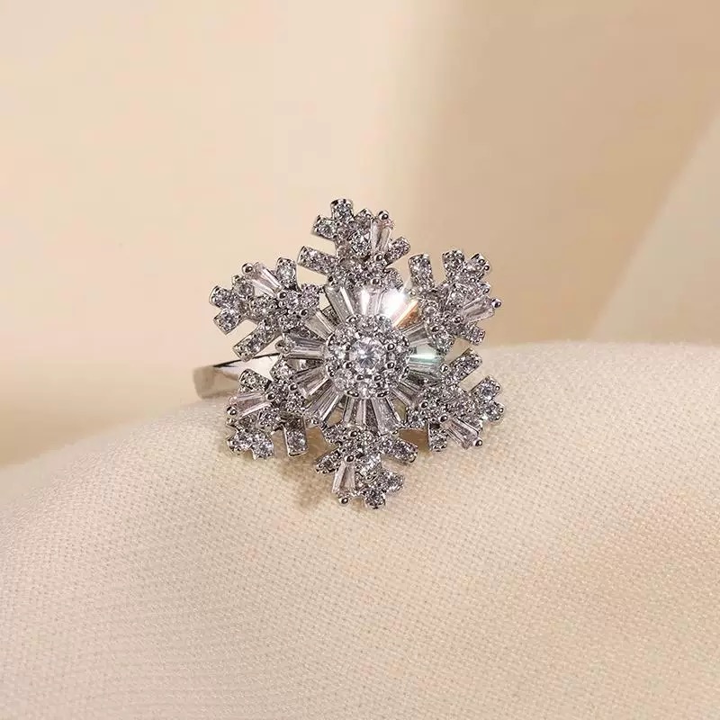 Rotating Snowflake Diamond Ring