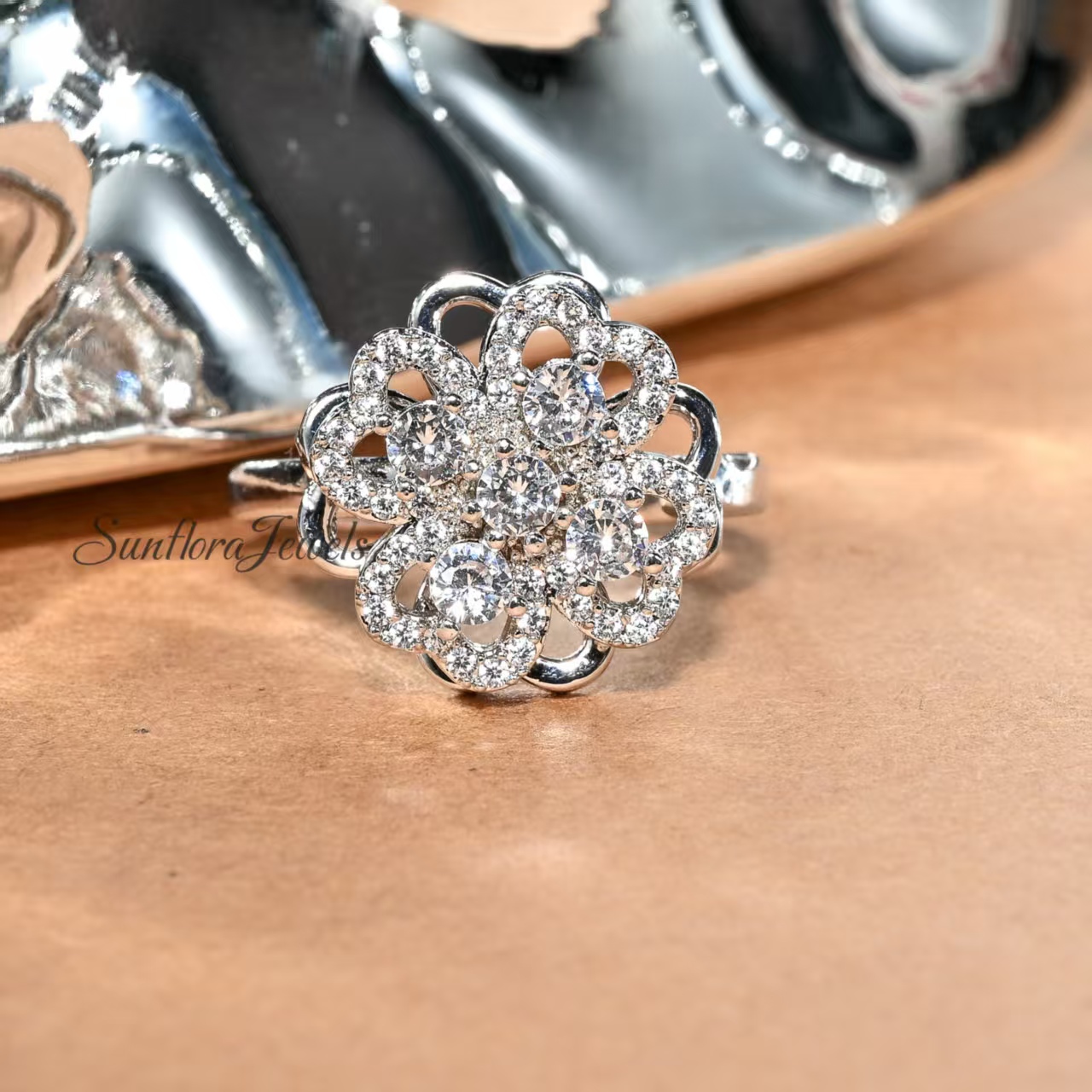 Elegant Silver&Gold Rotating Four-Leaf Clover Diamond Ring