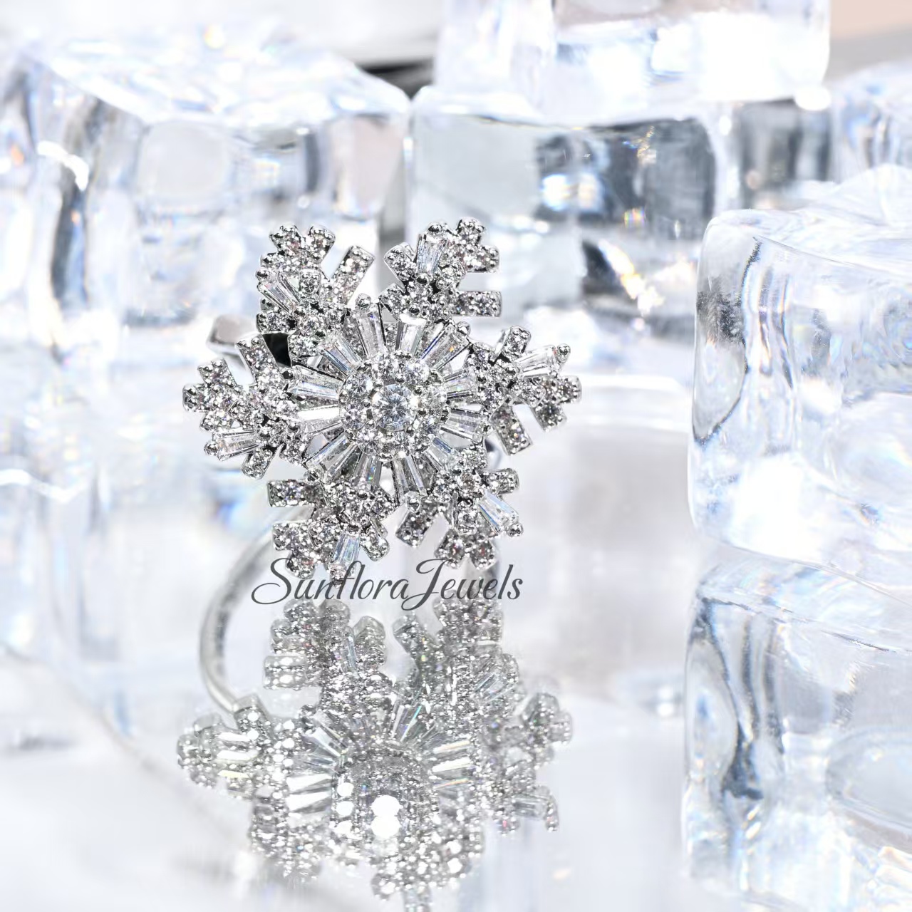 Elegant Rotatable Snowflake Ring