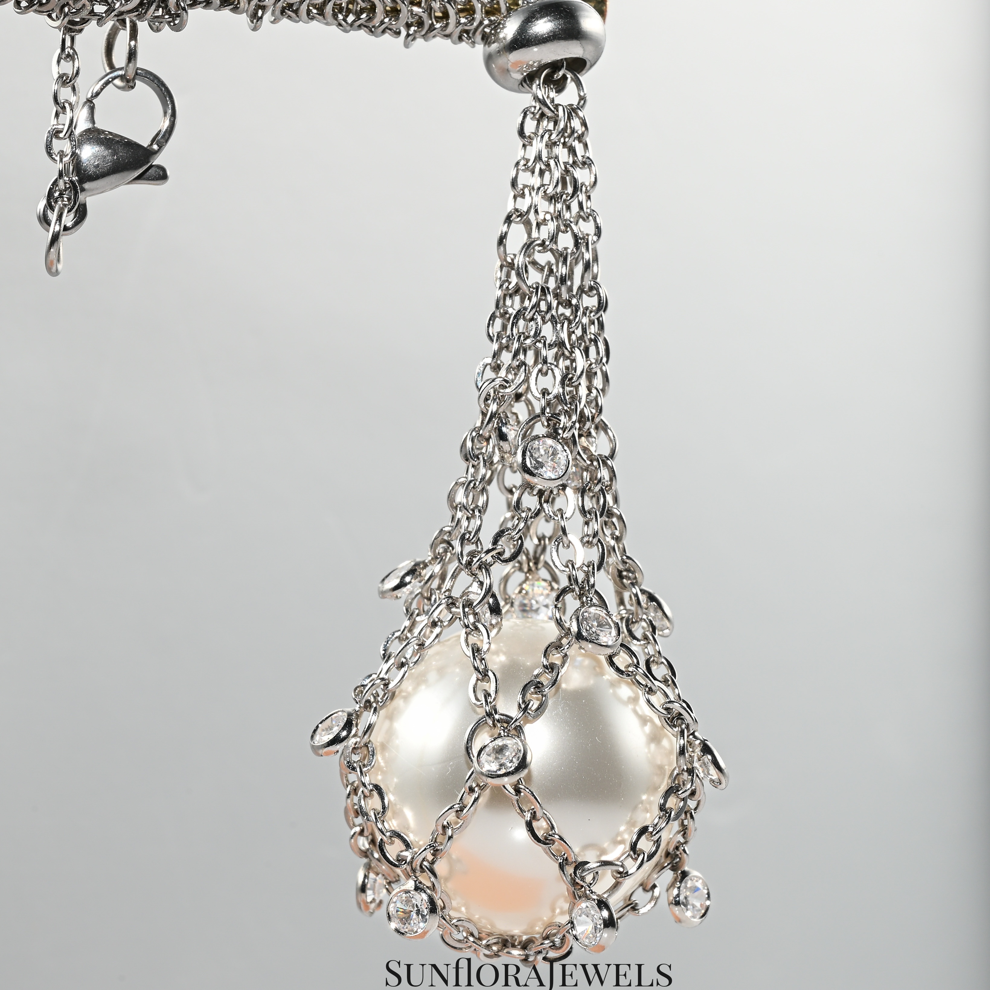 Elegant Pearl Pendant Necklace with Silver/Gold -Tone Chain