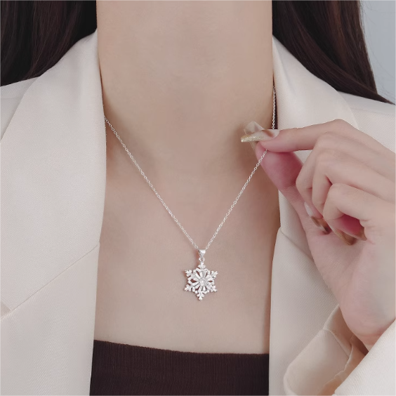 Delicate Snowflake Pendant Necklace-Perfect for Gifting